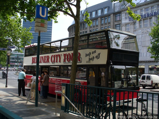 По Берлину можно прокатиться на экскурсионном автобусе Берлин, Германия