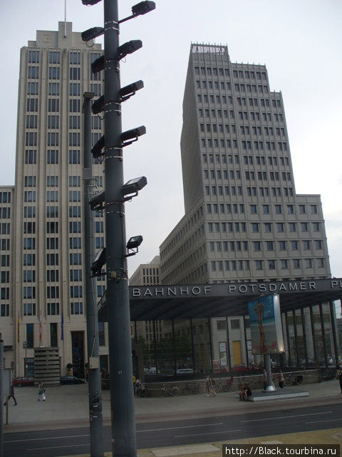 Высотные здания на Потсдамской площади Берлин, Германия