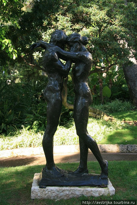 трогательная скульптурная композиция в садах Святого Мартина Монако-Вилль, Монако