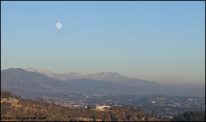 Кстати, с этой горы можно сделать отличные фотографии на фоне надписи Holliwood Лос-Анжелес, CША