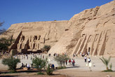 Храмы Рамзеса II возле городка Абк Симбел. Там два храма — большой слева и маленький справа.