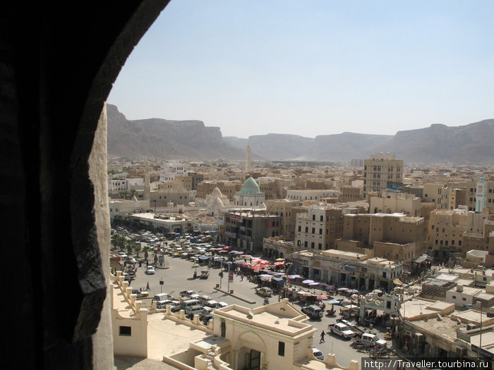 Вид на Сейюн с крыши дворца Провинция Хадрамаут, Йемен