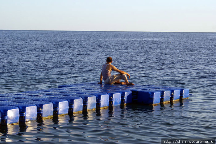 Плавающий островок — для купания и дайвинга Дахаб, Египет