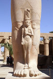 Большой фараон Рамзес маленькая Клеопатра