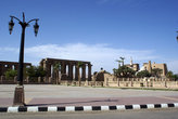 Луксорский храм расположен прямо в центре города, недалеко от берега Нила
