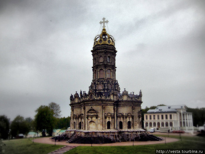 Знаменская церковь Дубровицы, Россия