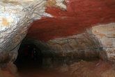 В  Саблинских  пещерах часто случаются обвалы Ученые установили, что любая рукотворная пещера рано или поздно начинает обваливаться. Видимо, природа пытается вернуть свое. Поэтому своды укрепляют.