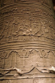 Иероглифы на колонне
