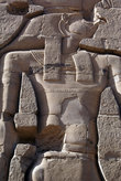 Фигура древнеегипетского бога Гора на стене храма