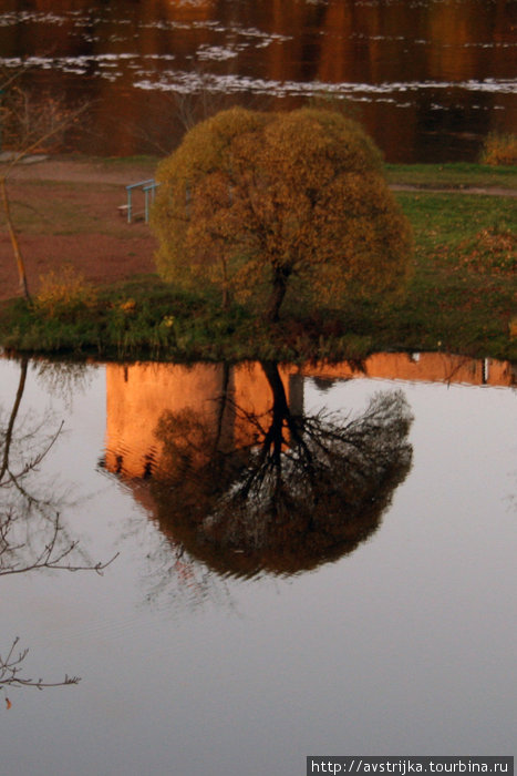 отражение в Липовой ямке Нарва, Эстония