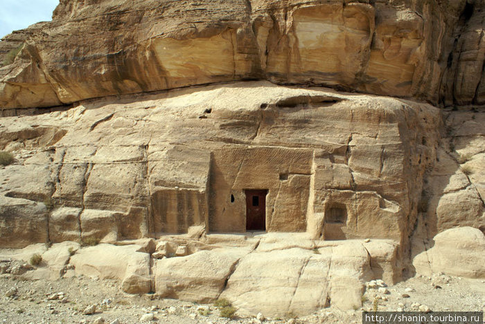 Гробница в скале Петра, Иордания