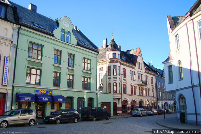 Башенки, шпили и другие интересные архитектурные детали сделали Олесунн одним из самых своеобразных городов Норвегии. Олесунн, Норвегия
