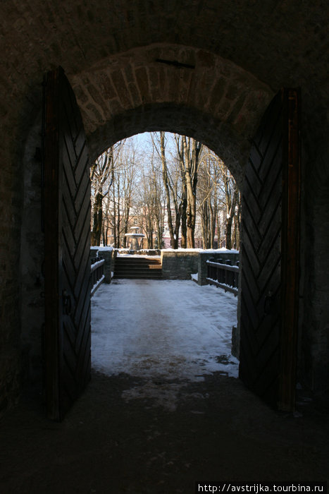 ворота Нарвского замка Нарва, Эстония