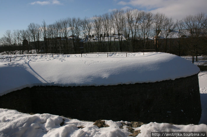 бастион под снежным покрывалом Нарва, Эстония