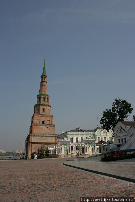 падающая башня Сююмбике Казань, Россия