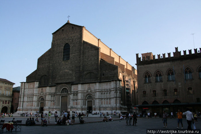 базилика Святого Петрония Болонья, Италия