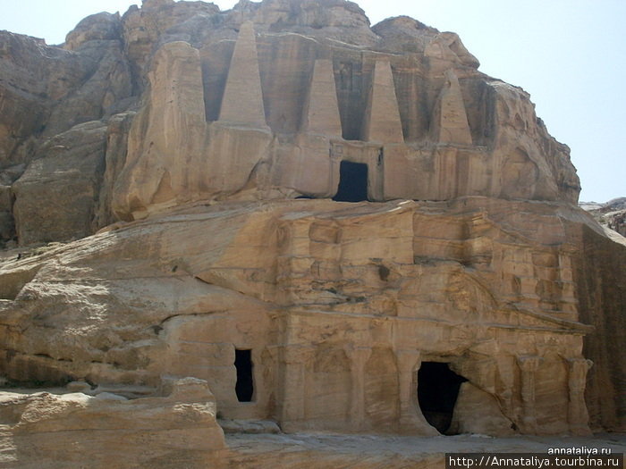 Обелисковая гробница Петра, Иордания