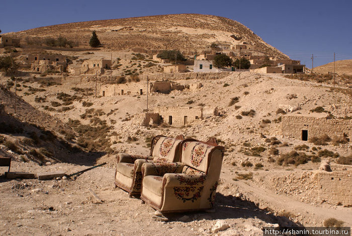 Кресла в пстыне Эль-Карак, Иордания