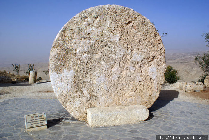 Каменное колесо на горе Небо Провинция Мадаба, Иордания