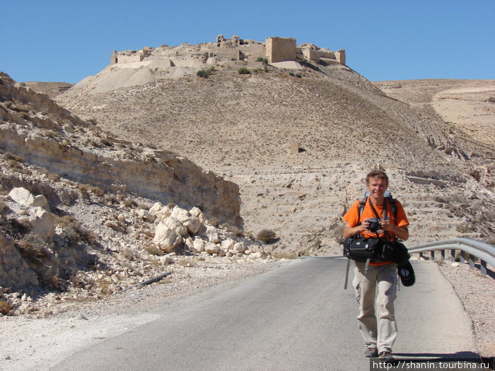 Пешком от замка к хайвею Эль-Карак, Иордания