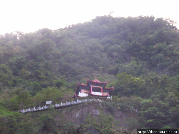 Храм Вечной Весны (верхний) Тароко Национальный Парк, Тайвань