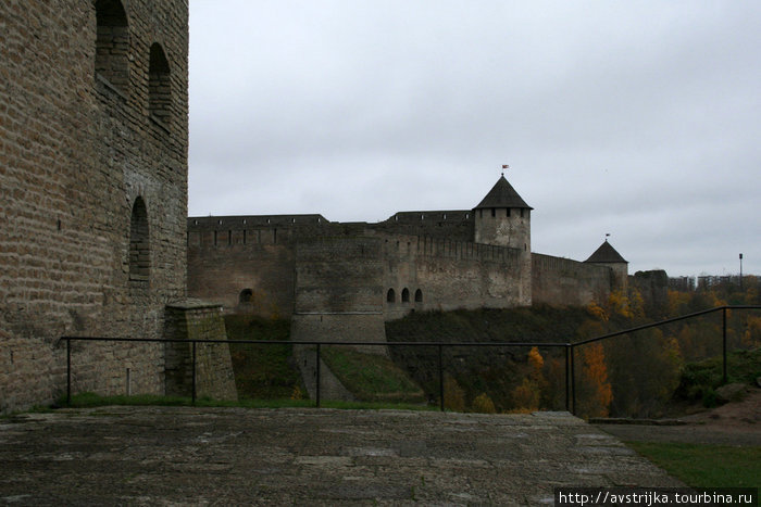 стены Нарвского замка и Ивангородская крепость Нарва, Эстония