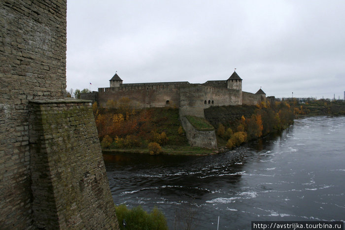 вид на Ивангородскую крепость Нарва, Эстония