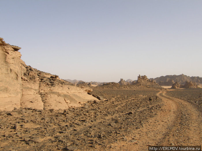 Каменистая пустыня хамада Ливия