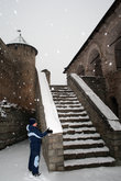 К террасе и входу в верхнюю церковь, где в наши дни иногда проводятся службы, ведет каменная лестница.