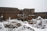 Внутри крепости сохранились остатки укреплений 1492 года.