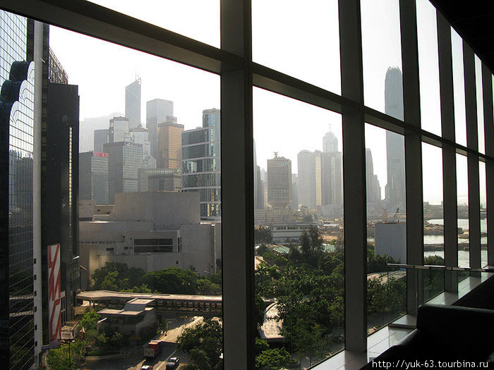 Вид на город из окон выставочного центра Гонконг