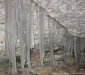 Сосульки в пещере бывают только зимой.