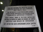 Табличка, установленная у КПП Чекпойнт Чарли