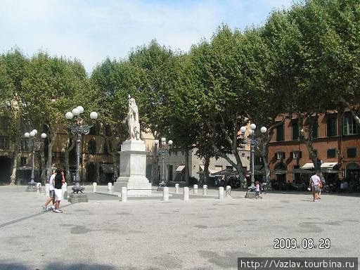 Площадь Наполеона / Piazza Napoleone