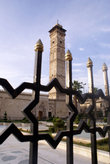 Мечеть Омейядов за решеткой забора