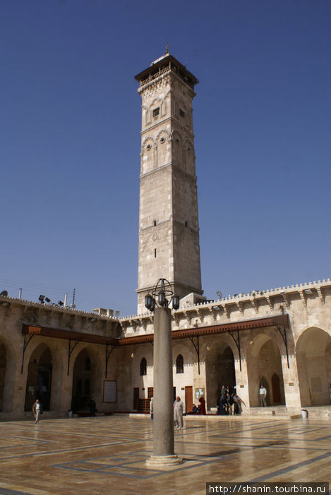 Угол внутреннего двора мечети Омейядов Алеппо, Сирия