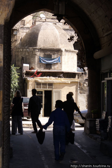 Через арку во внутренний двор — дом в самом центре Алеппо Алеппо, Сирия