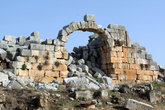 Антиохийские ворота в Афамии. Через них из города выходила дорога в сторону Антиохии (современная Антакия на юге Турции).