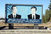 Отец (справа) и сын Асады  — президенты Сирии
