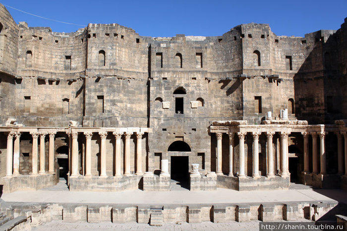 Сцена крепости-амфитеатра Босра, Сирия