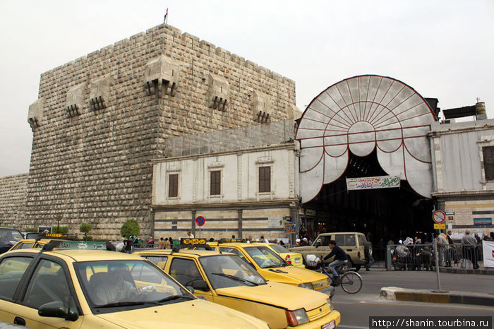 Вход в Старый Дамаск в районе Цитадели Дамаск, Сирия