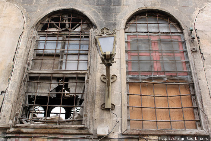 Окна Старого дома в Старом Дамаске Дамаск, Сирия