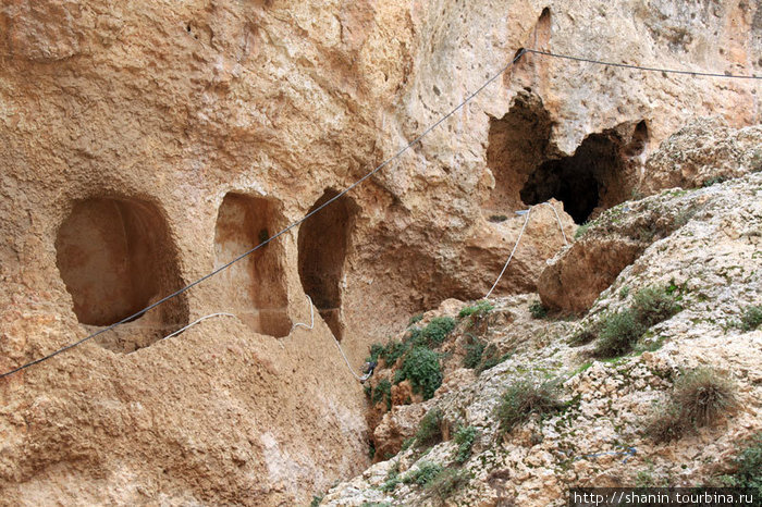 Пещеры в ущелье Святой Феклы Маалула, Сирия