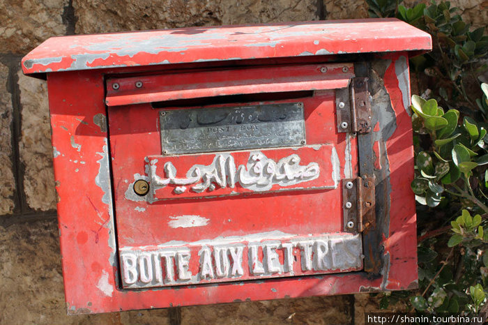 Почтовый ящик у входа в монастырь Маалула, Сирия