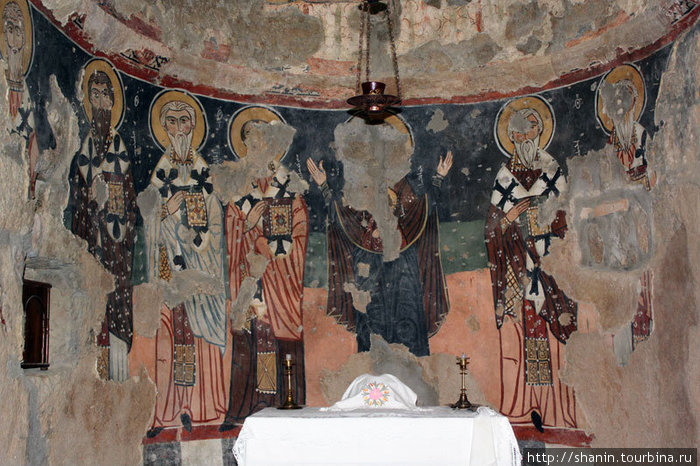 Фрески на стене в монастырской церкви Мар-Муса-аль-Хабаси, Сирия