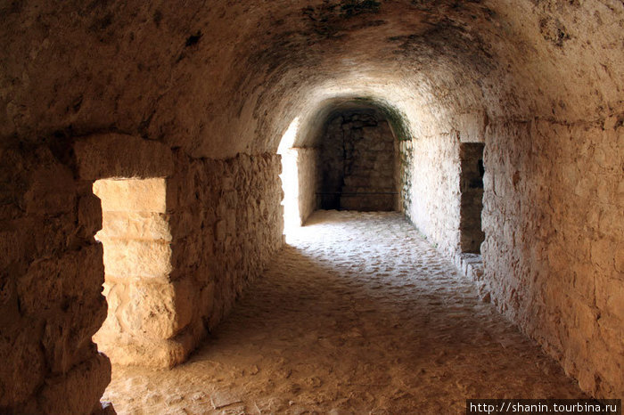 Подземный коридор замка Сирия