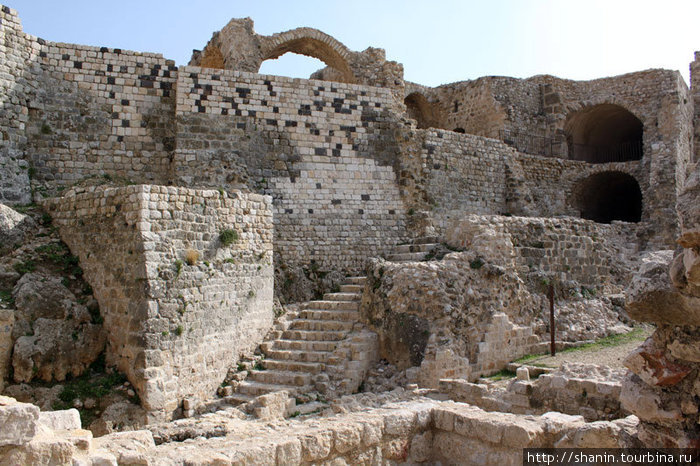 Замок Масиаф внутри Сирия
