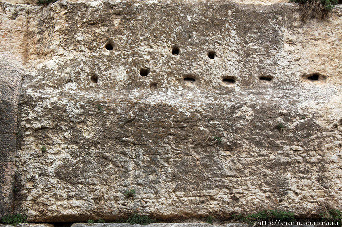 Гигантский гранитный блок в основании храма Баальбек (древний город), Ливан