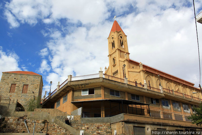 Маронитская церковь Бишари, Ливан