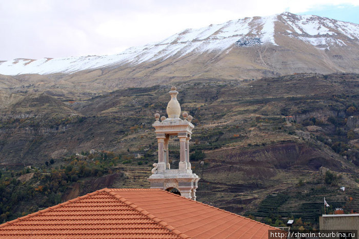 На горах выпал первый снег Бишари, Ливан